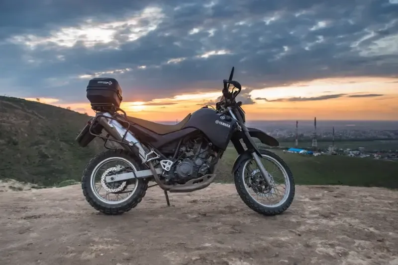 Odkryj przyjemność z jazdy na motorze: kursy i ceny