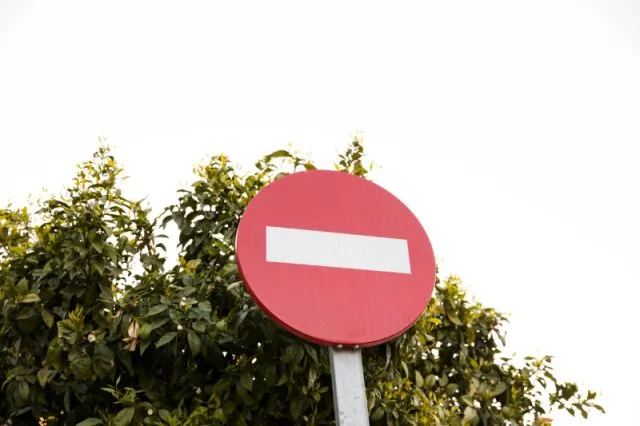 Odblaskowe znaki drogowe – co sprawia, że widać je od razu?